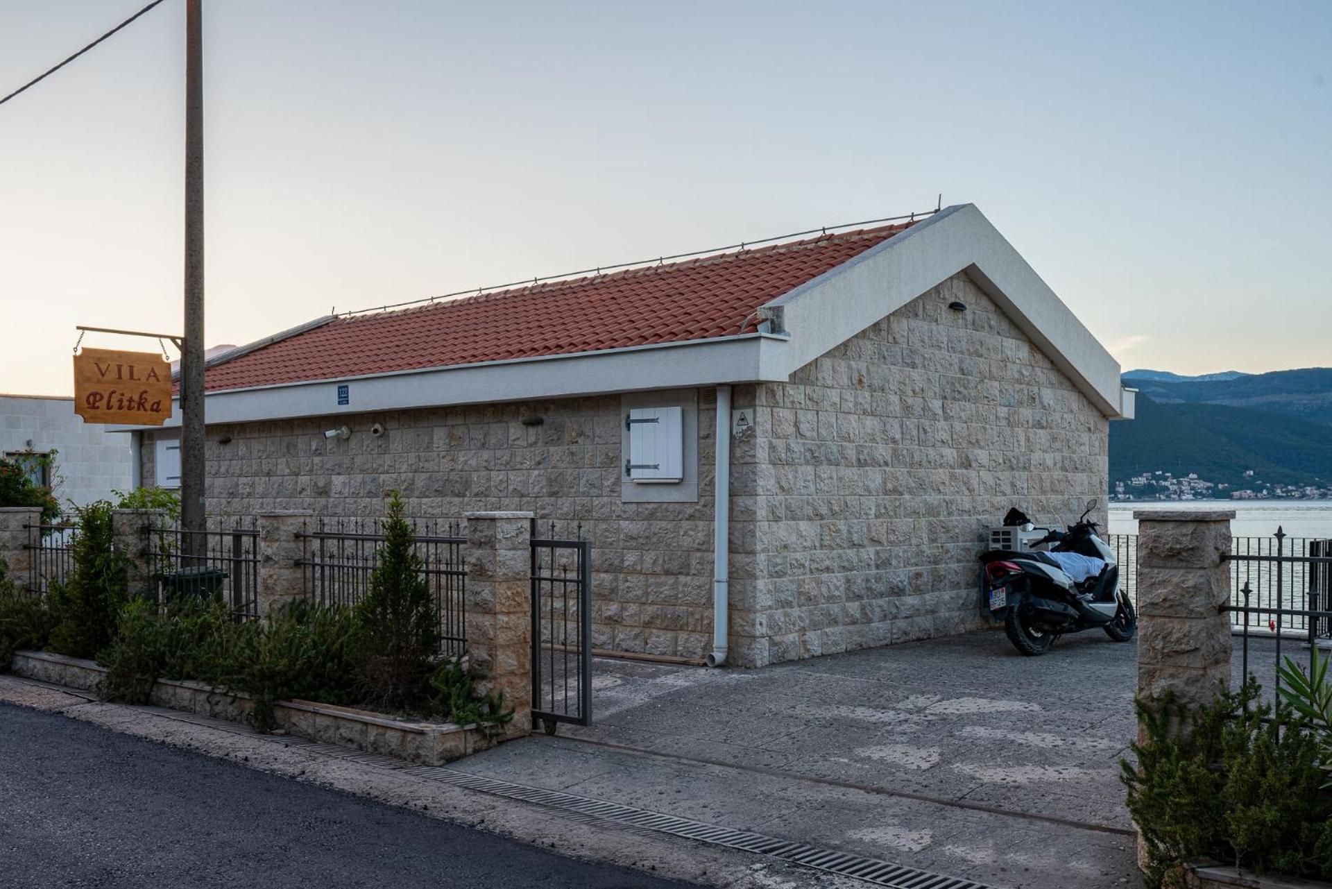 Villas Plitka Tivat Exteriör bild
