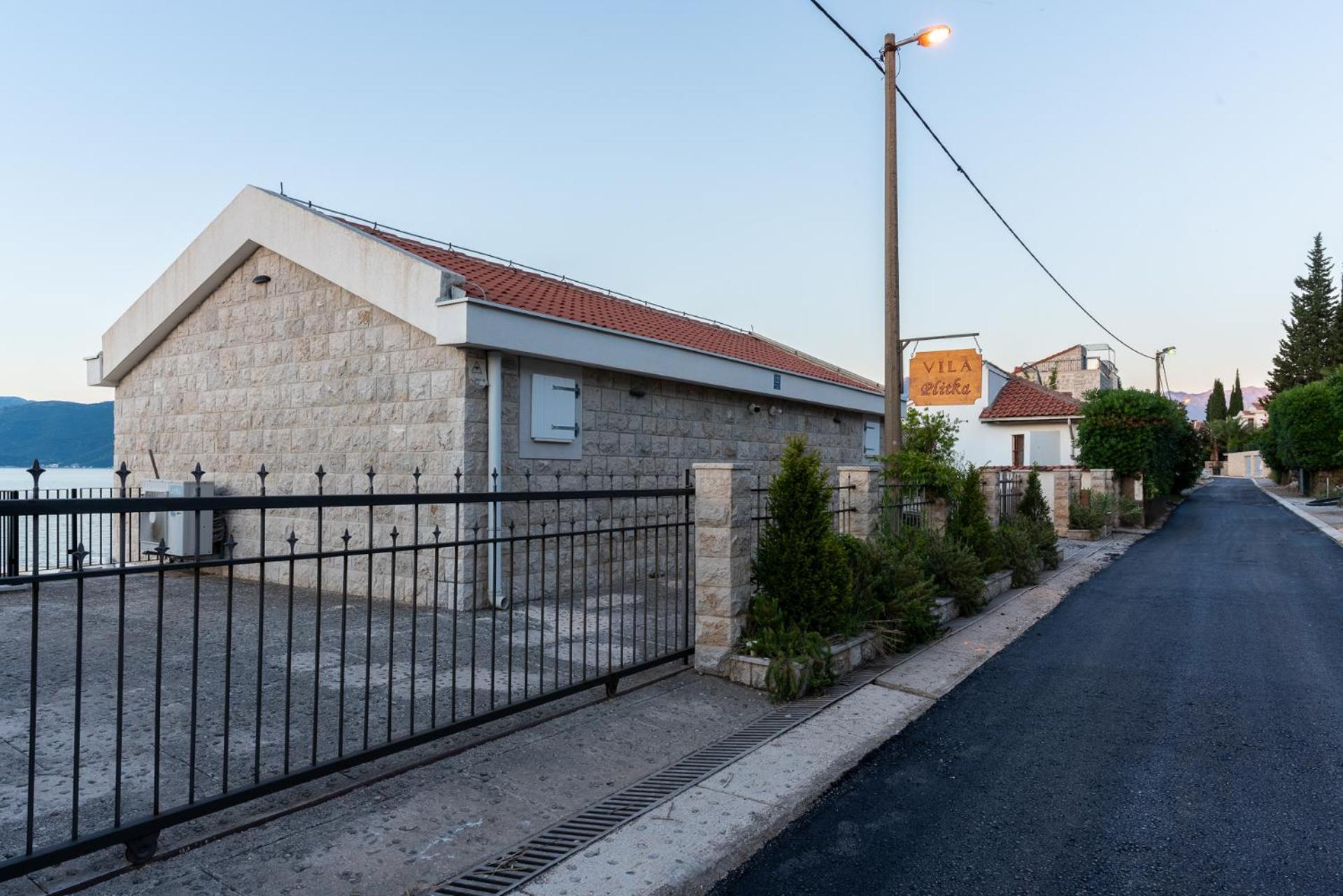 Villas Plitka Tivat Exteriör bild